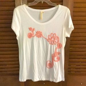 | NWT Pink Flower Design White Tee PL